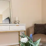 3-Bdr Stunning Lux Villa Parking Central London