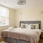 3-Bdr Stunning Lux Villa Parking Central London